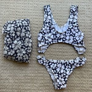 NWOT CoralX Swimwear Summer One-Piece & Sarong